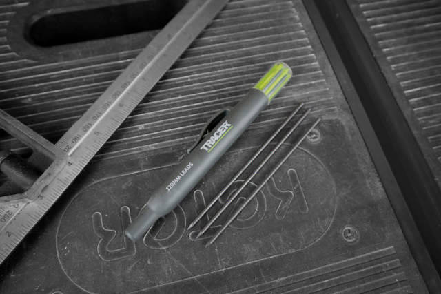 Djuphålspenna med stift i hölster